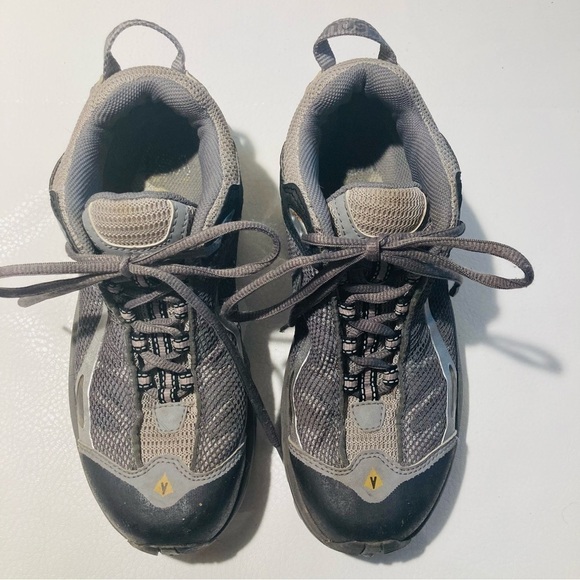 VASQUE  Sz 8.5 W or 7 M Grey Lace Up Sneakers - Picture 3 of 12